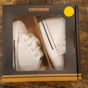 White crib Converse size 1